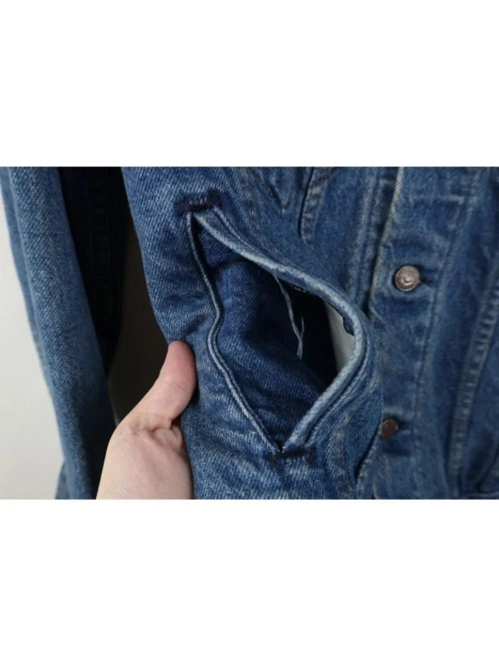 Vintage 80s Levis Mens 34 Distressed Type III Denim Jean Trucker Jacket Blue USA